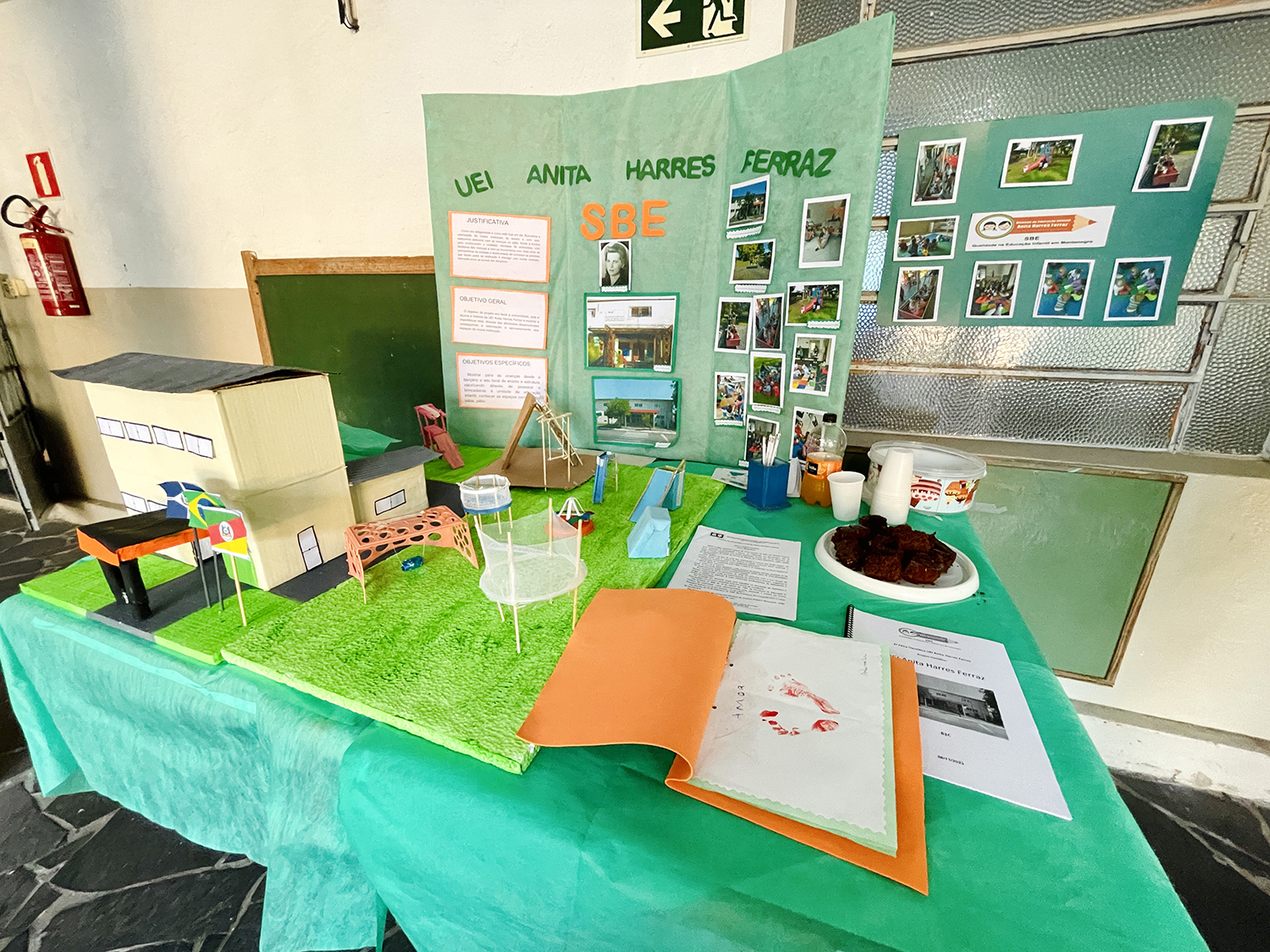 UEI Anita Ferraz ganhou destaque em estande.jpeg