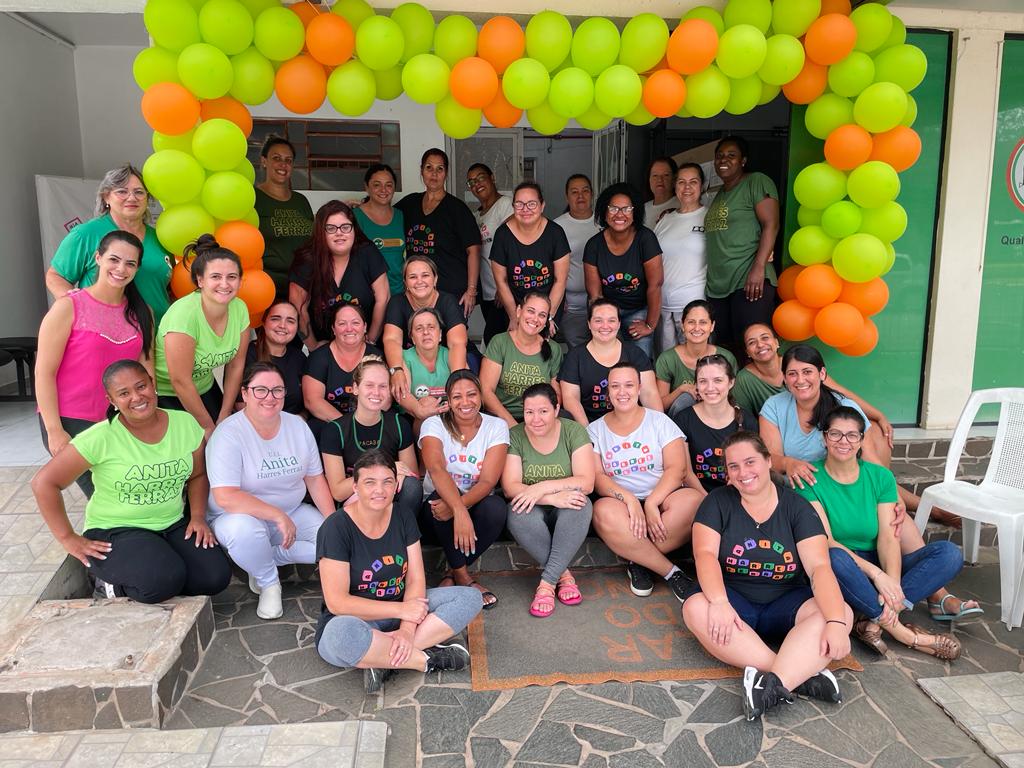 Equipe de educação da UEI Anita Ferraz no primeiro dia de aula.jpeg